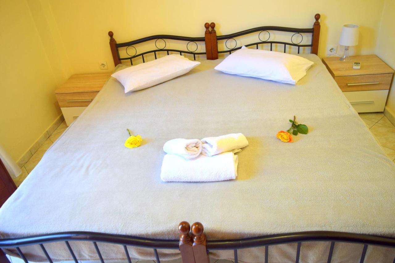 Dourios Ippos Apartments Frikes Ngoại thất bức ảnh